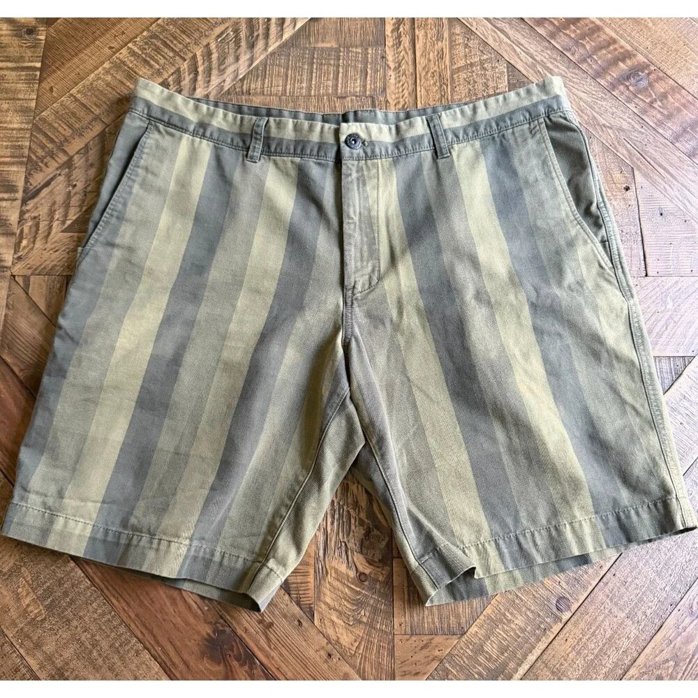 The North Face Mens 40 Green Striped Shorts Stretch Casual Golf Outdoor